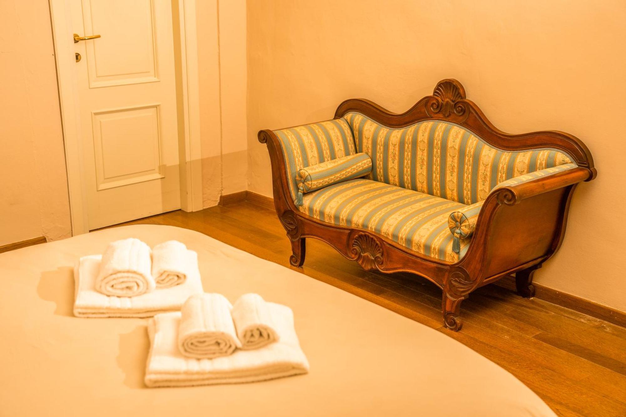 Il Gallo - Charming Apartment In Lucca Heart Exterior photo